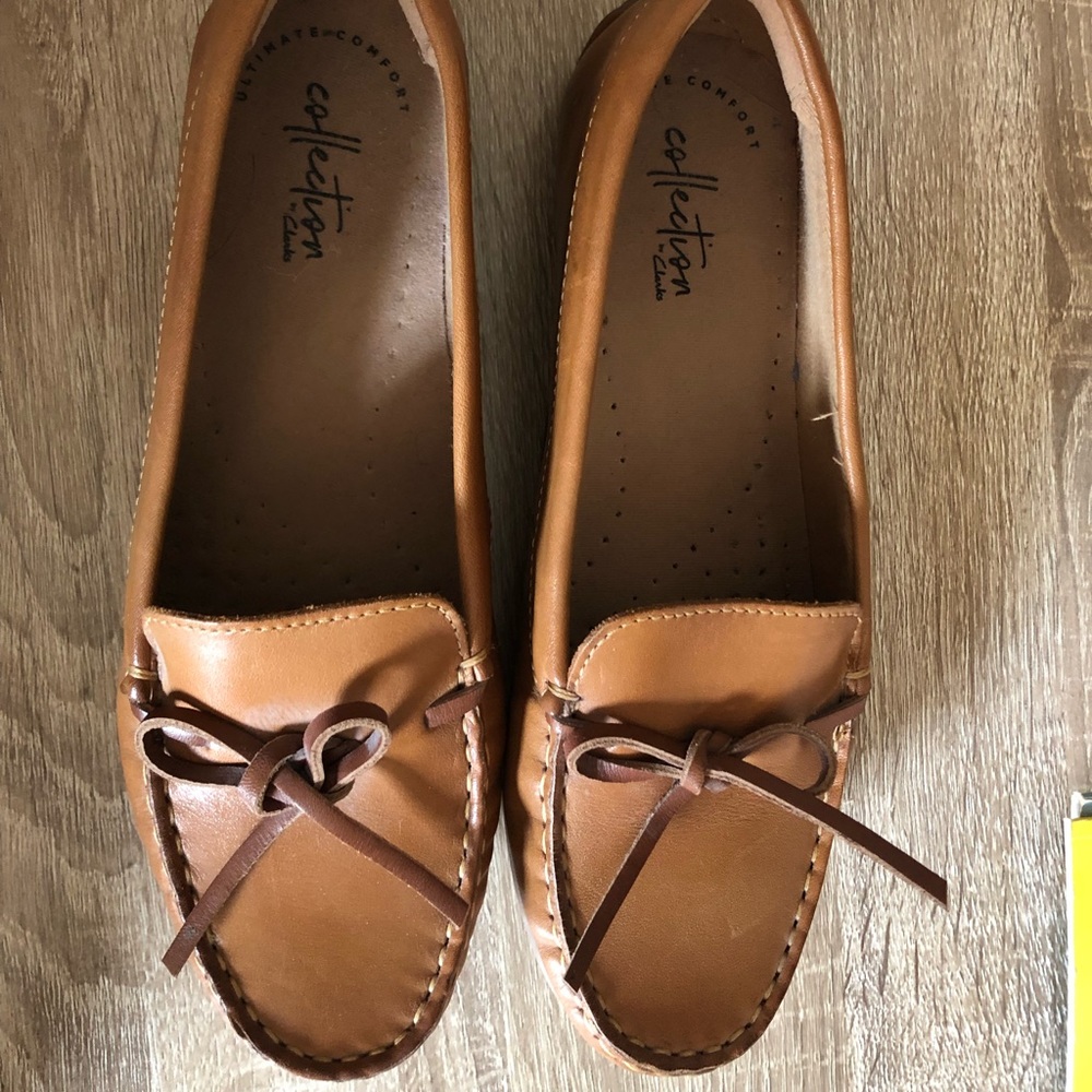 Clarks Size 8 beautiful brown slip on shoes!